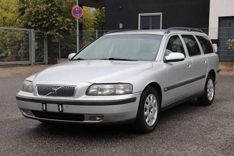 Silber Gebraucht 2002 Volvo V70 Kombi | 1.990 € (Fairer Preis) - Bild 1/4