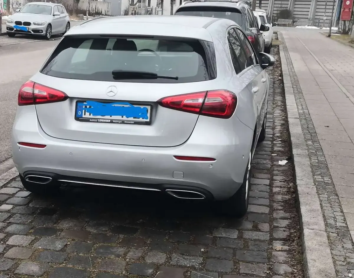 Gebraucht Mercedes A200 Progressive 150 PS (110 kW) 2020 Grau Limousine
