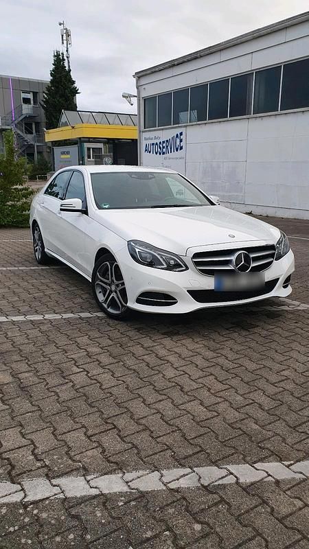 Gebraucht Mercedes E400 333 PS (244 kW) 2013 Weiß Limousine