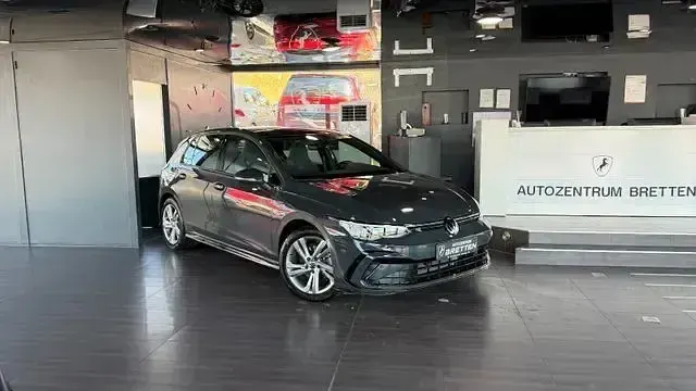 Gebraucht VW Golf VIII R-line 131 PS (96 kW) 2024 Grau Limousine
