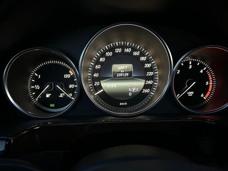 Gebraucht Mercedes E220 204 PS (150 kW) 2013 Silber Limousine