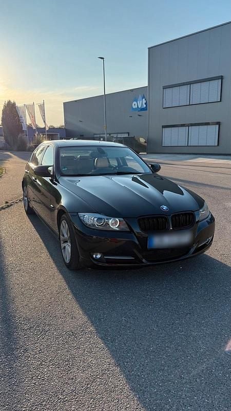 Schwarz Gebraucht 2010 BMW 325 Limousine | 10.499 € (Fairer Preis) - Bild 1/4