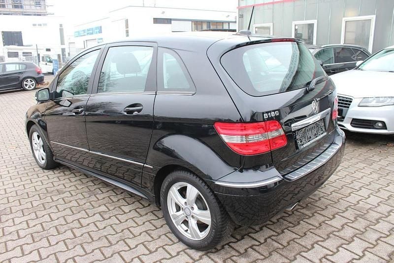 Gebraucht Mercedes B180 116 PS (85 kW) 2009 Schwarz Van / Kleinbus
