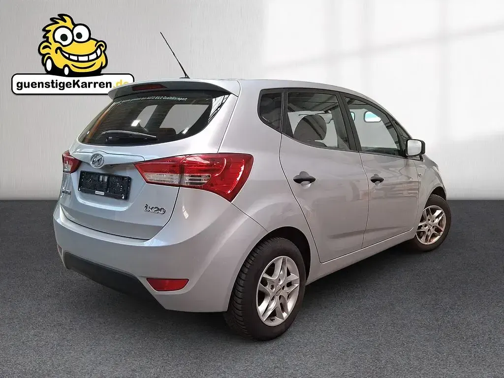 Gebraucht Hyundai ix20 Classic 90 PS (66 kW) 2011 Silber Kleinwagen