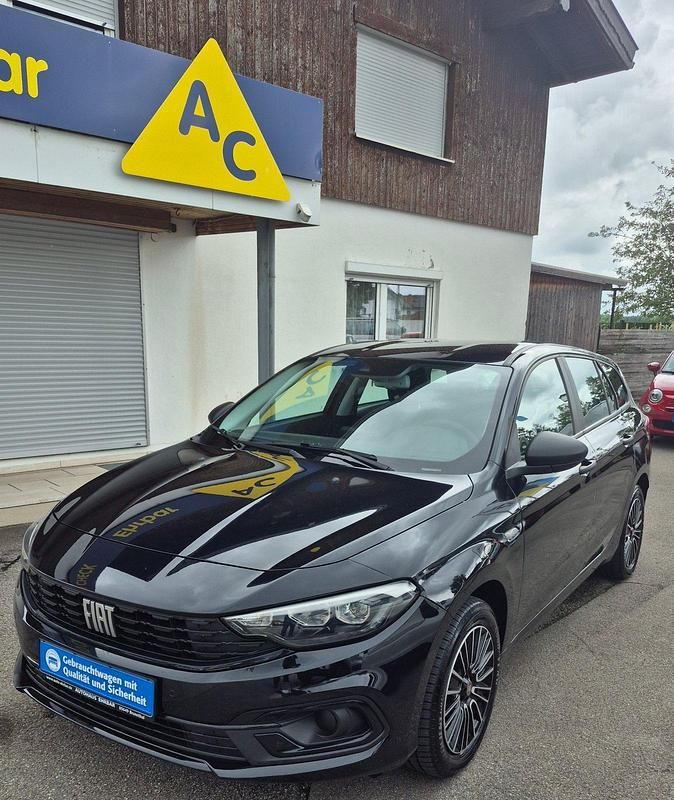 Schwarz Gebraucht 2024 Fiat Tipo Cross Kombi | 22.980 € (Etwas zu teuer) - Bild 1/4