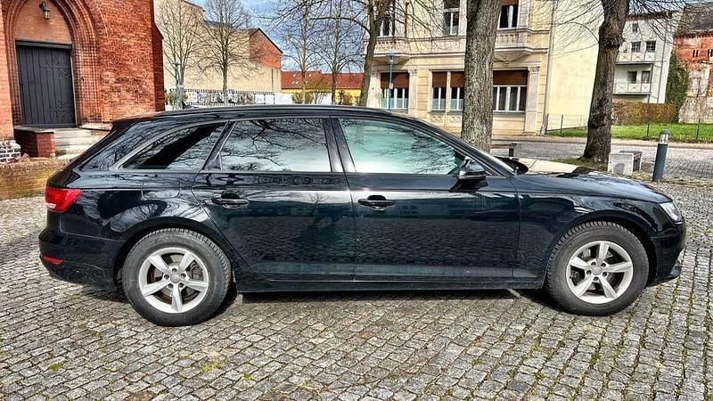 Gebraucht Audi A4 150 PS (110 kW) 2016 Schwarz Kombi