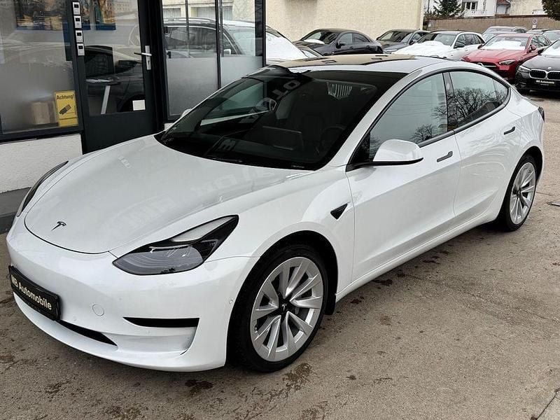 Weiß Gebraucht 2021 Tesla Model 3 Standard Range Limousine | 23.900 € (Guter Preis) - Bild 1/4