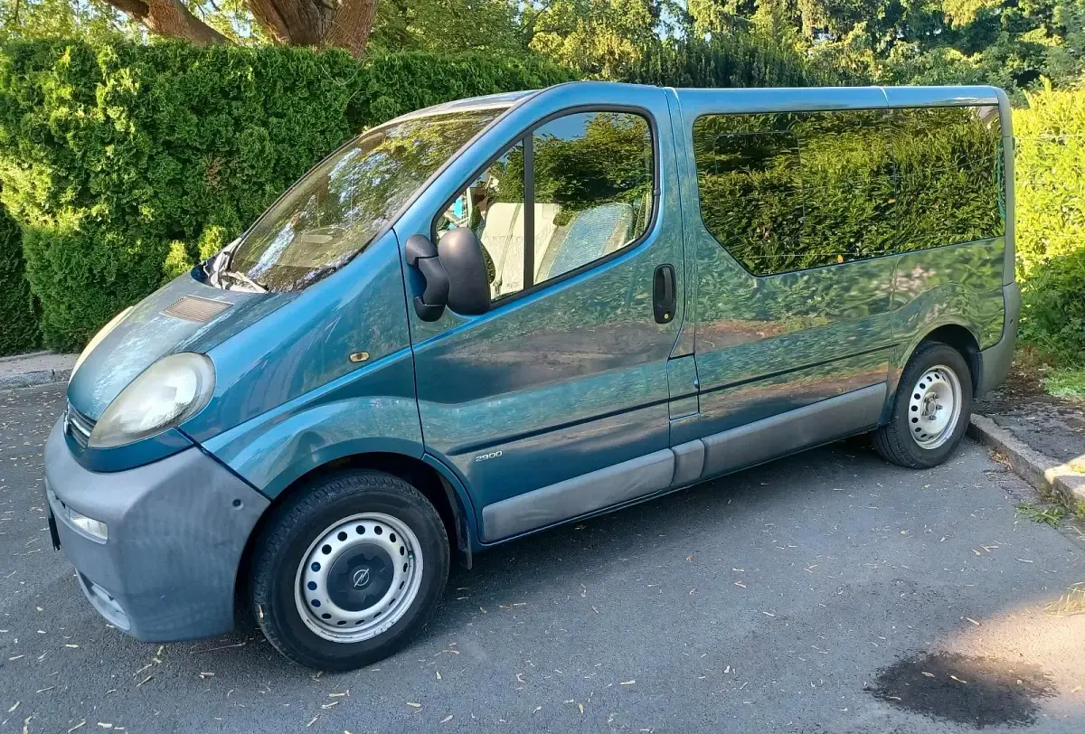 Używany Opel Vivaro 101 KM (74 kW) 2005 Niebieski Minivan