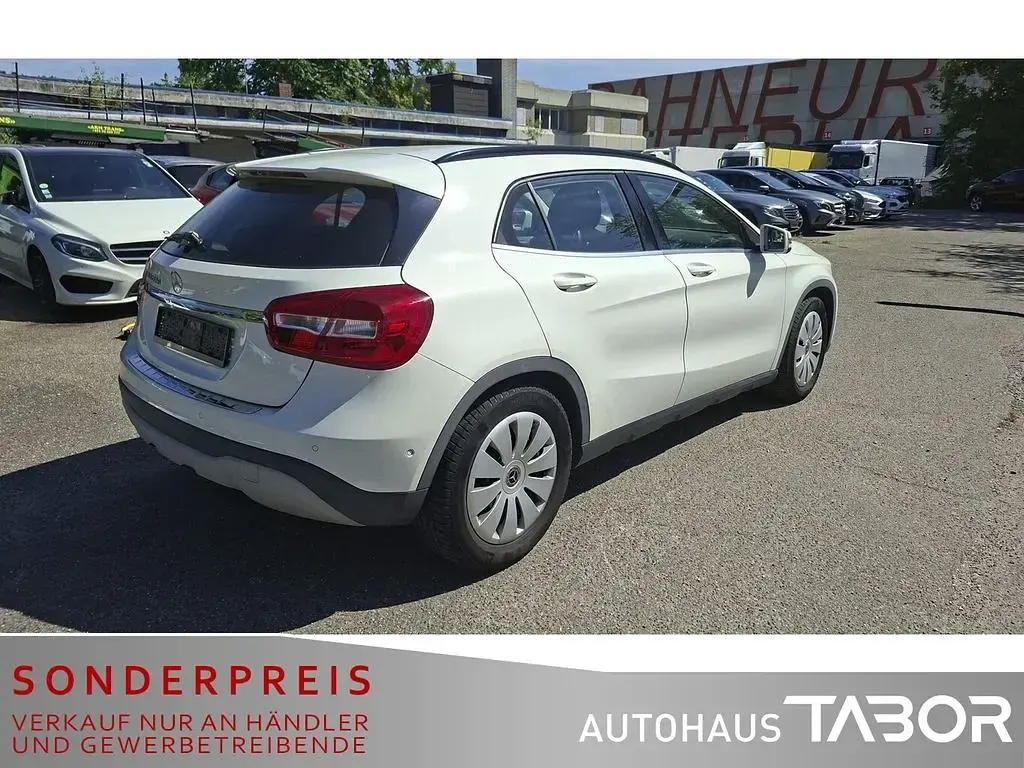 Gebraucht Mercedes GLA200 Style 136 PS (100 kW) 2017 Weiß SUV