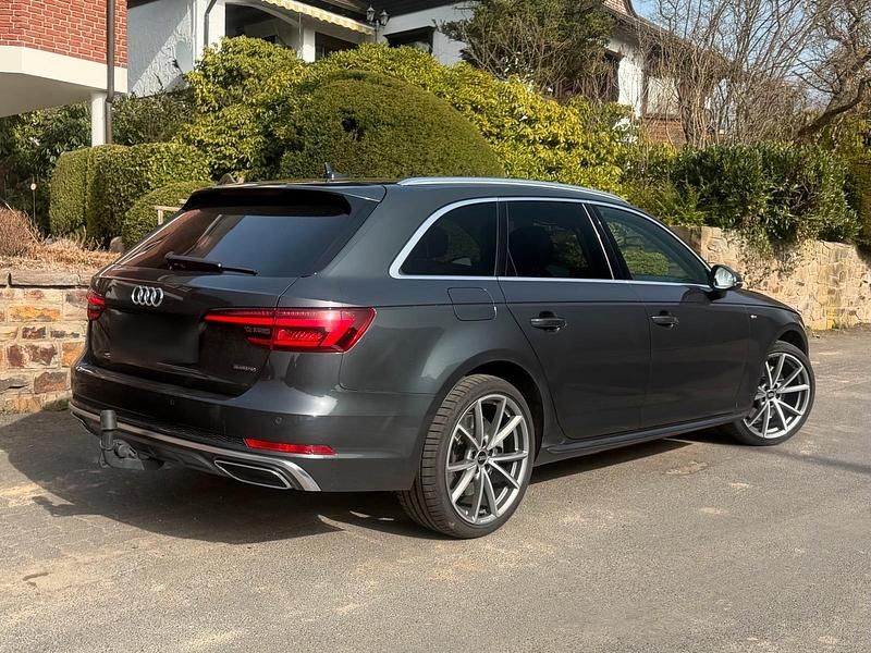 Gebraucht Audi A4 S-Line 231 PS (169 kW) 2019 Grau Kombi