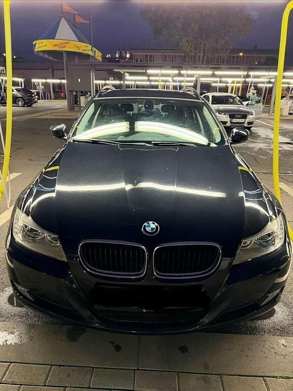 Schwarz Gebraucht 2010 BMW 320 Limousine | 4.600 € (Guter Preis) - Bild 1/4