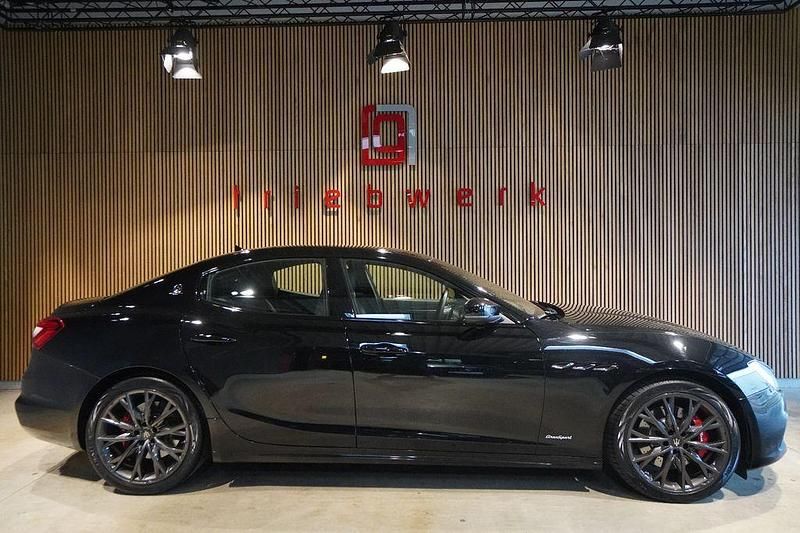 Gebraucht Maserati Ghibli 430 PS (316 kW) 2021 Schwarz Limousine