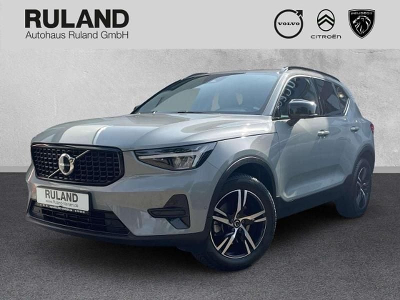 Grau Gebraucht 2024 Volvo XC40 Plus SUV | 36.890 € (Fairer Preis) - Bild 1/4