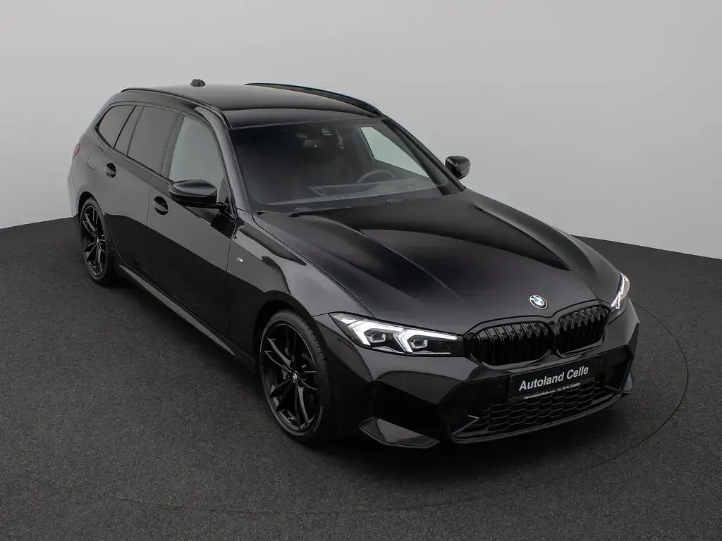 Gebraucht BMW 330 M Sport 245 PS (180 kW) 2023 Saphirshwarz metallic475schwarz Limousine