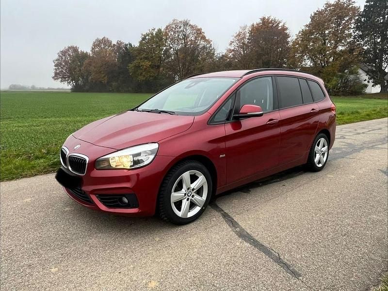 Rot Gebraucht 2015 BMW 218 Sport Line Kombi | 9.000 € (Guter Preis) - Bild 1/4