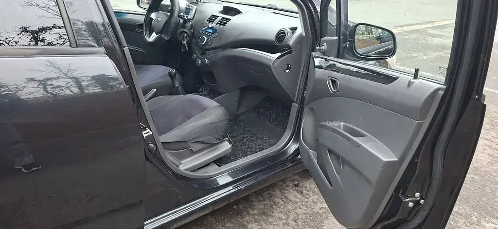 Gebraucht Chevrolet Spark 94 PS (69 kW) 2011 Schwarz Kleinwagen