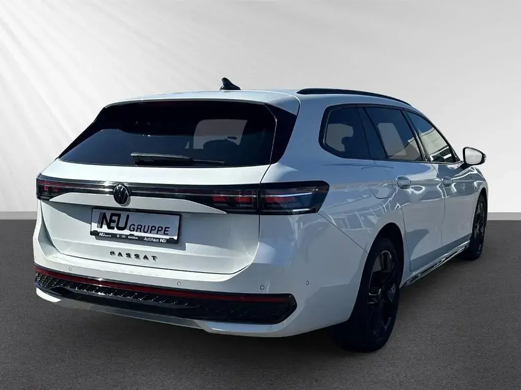 Używany VW Passat R-line 177 KM (130 kW) 2024 Biały Kombi