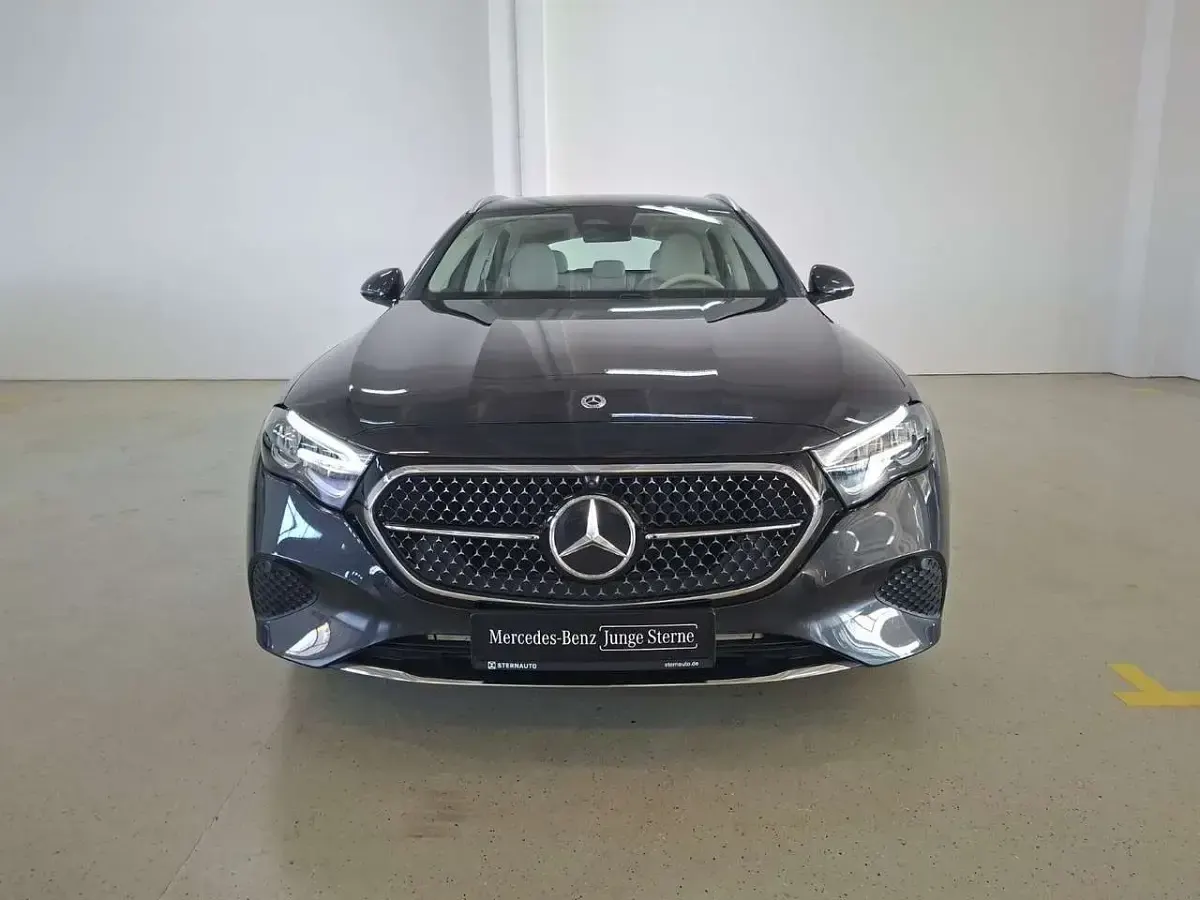 Gebraucht Mercedes E220 Avantgarde 197 PS (144 kW) 2024 Metalliclack graphitgrau Kombi