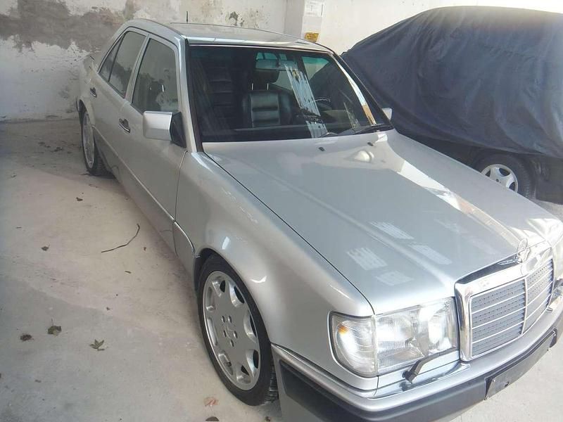 Gebraucht Mercedes E500 326 PS (239 kW) 1992 Silber Limousine