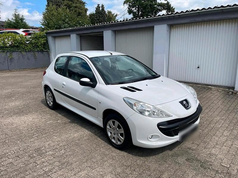 Gebraucht Peugeot 206 60 PS (44 kW) 2011 Weiß Kleinwagen