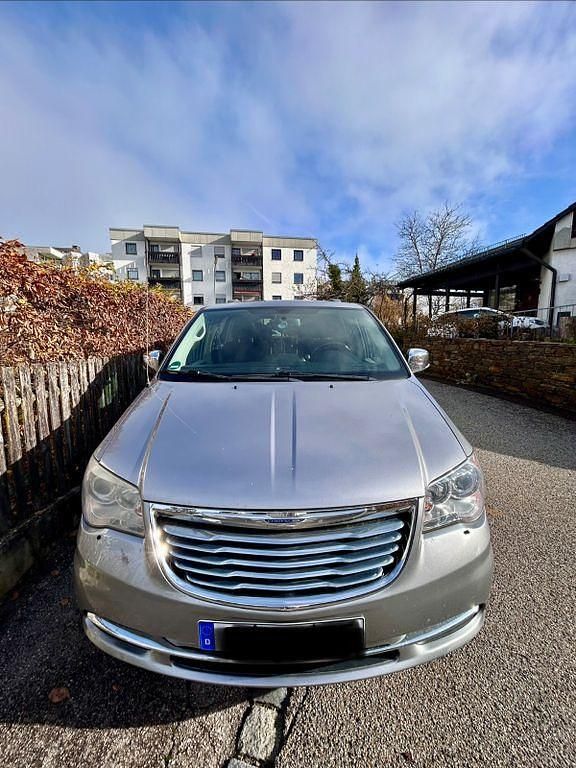 Silber Gebraucht 2014 Chrysler Town & Country Limited Van | 11.500 € - Bild 1/4