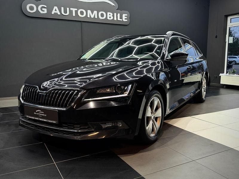 Schwarz Gebraucht 2018 Skoda Superb Ambition Kombi | 17.990 € (Fairer Preis) - Bild 1/4