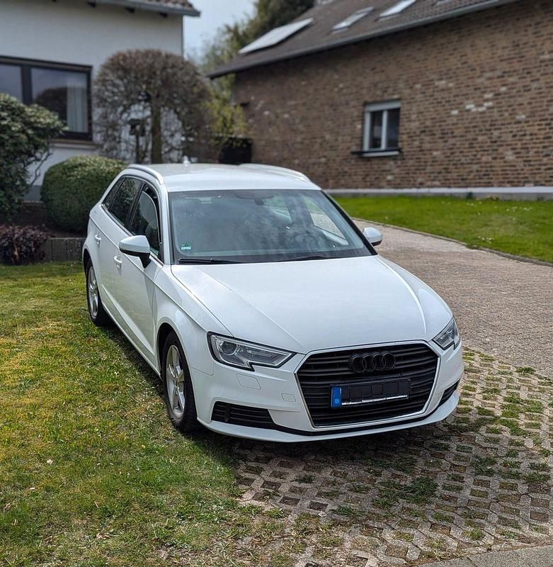 Gebraucht Audi A3 Sport 150 PS (110 kW) 2018 Weiß Limousine