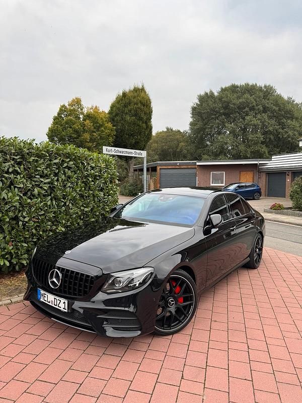 Schwarz Gebraucht 2019 Mercedes E63 AMG AMG Limousine | 29.000 € - Bild 1/4