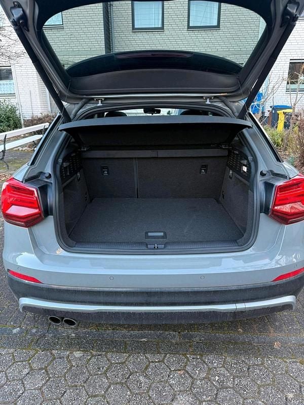 Gebraucht Audi Q2 Edition .1 150 PS (110 kW) 2018 Grau SUV