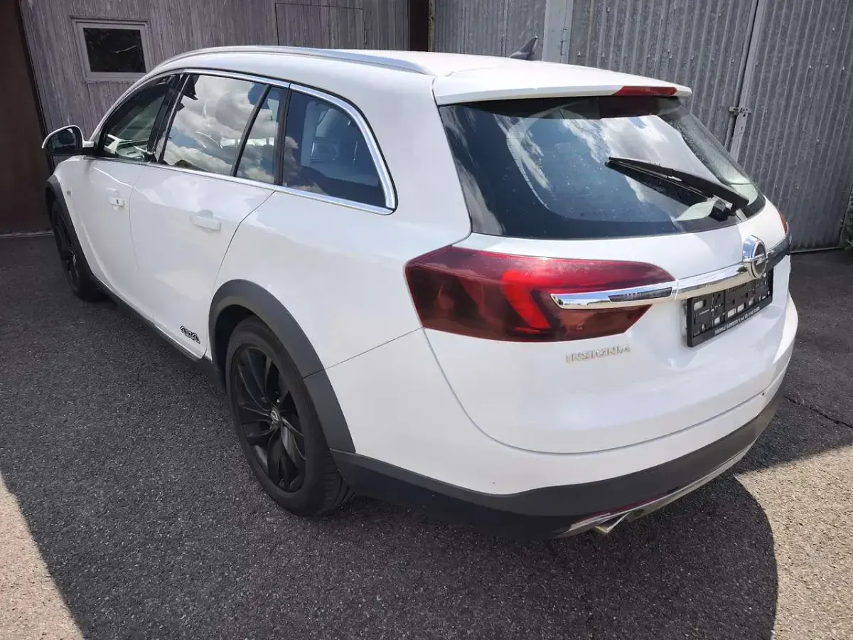 Gebraucht Opel Insignia 163 PS (119 kW) 2014 Weiß Kombi