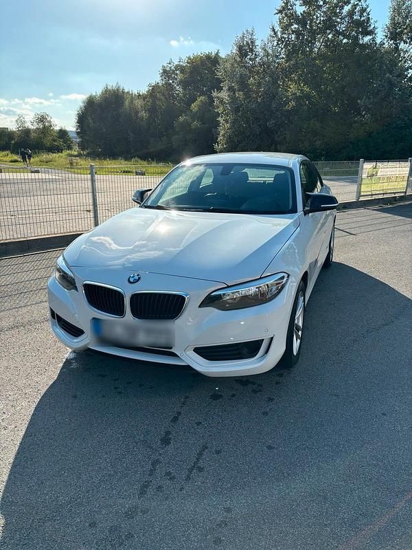 Weiß Gebraucht 2015 BMW 218 Coupé | 14.500 € (Fairer Preis) - Bild 1/4