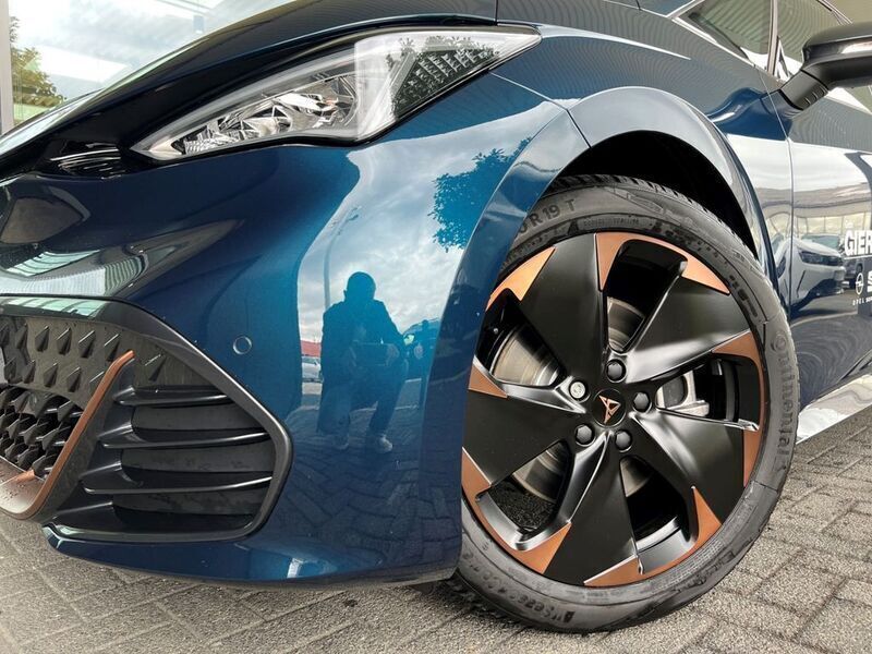 Gebraucht Cupra Born Basis 169 kW (231 PS) 2024 Aurorablau Kleinwagen