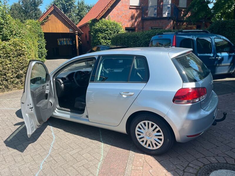 Silber Gebraucht 2010 VW Golf VI Limousine | 4.300 € (Etwas zu teuer) - Bild 1/4