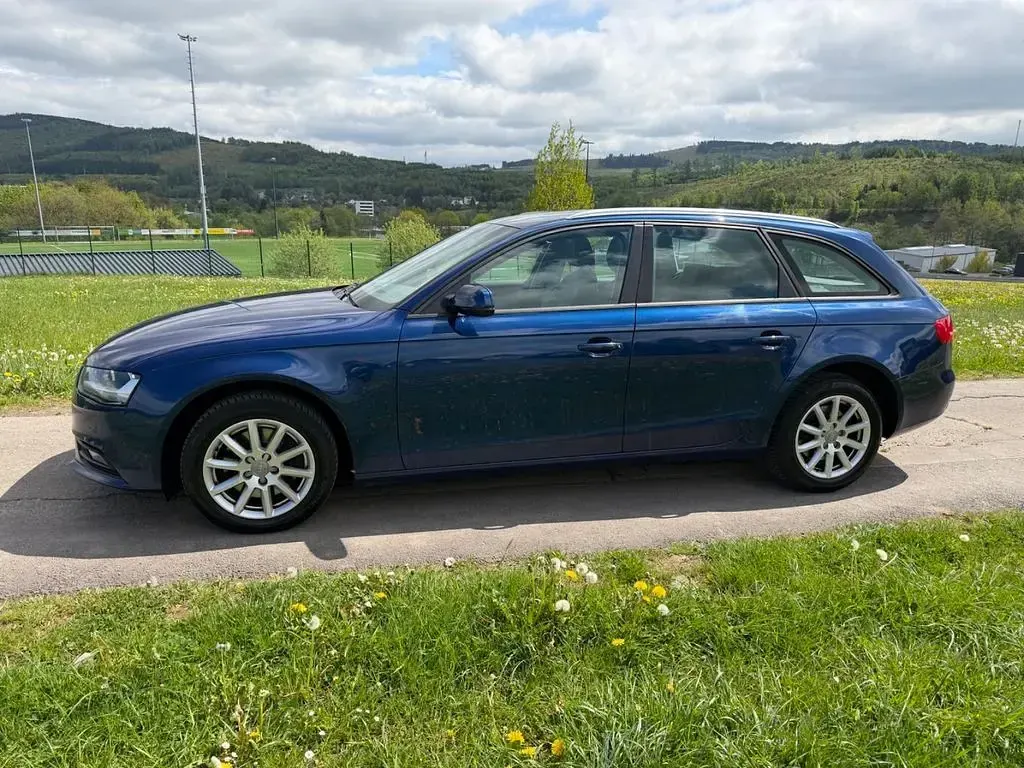 Gebraucht Audi A4 Attraction 143 PS (105 kW) 2013 Blau Kombi