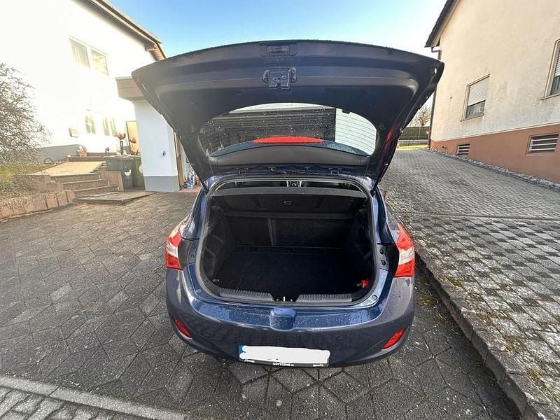 Gebraucht Hyundai i30 Classic 101 PS (74 kW) 2017 Blau Limousine