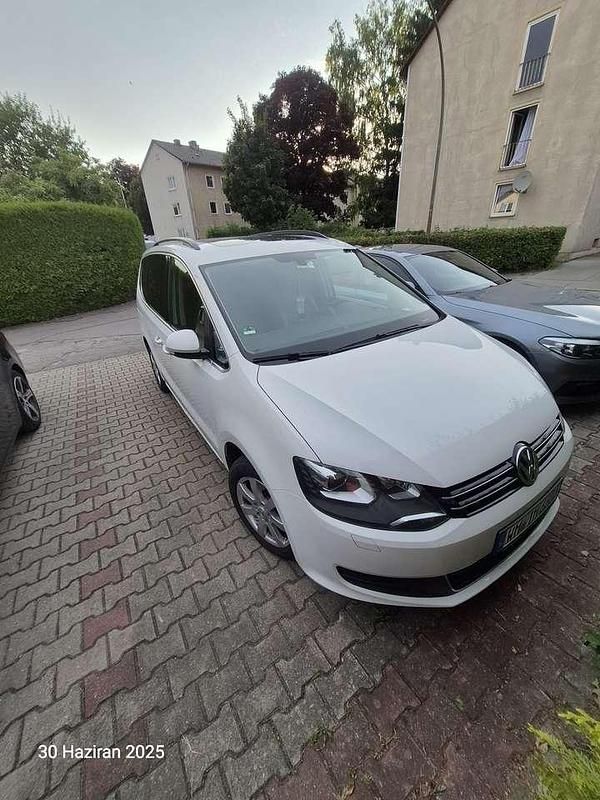 Weiß Gebraucht 2014 VW Sharan Comfortline Van / Kleinbus | 7.999 € (Guter Preis) - Bild 1/4