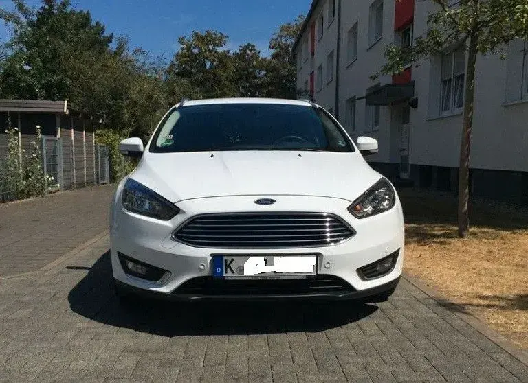 Gebraucht Ford Focus Titanium 120 PS (88 kW) 2016 Weiß Limousine