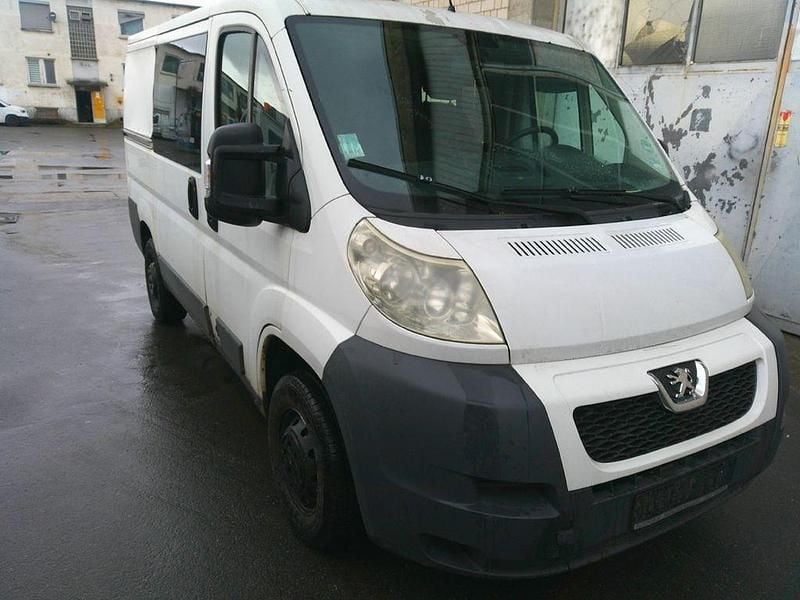 Gebraucht Peugeot Boxer 101 PS (74 kW) 2011 Weiß Van