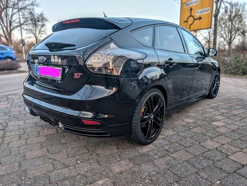 Gebraucht Ford Focus ST 250 PS (183 kW) 2014 Schwarz Limousine