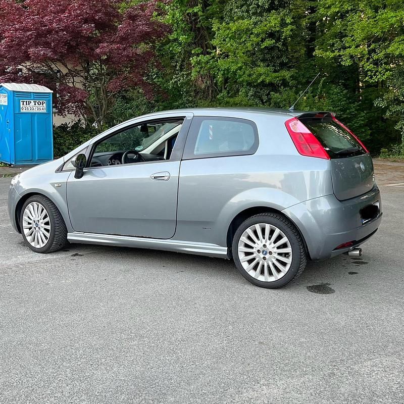 Gebraucht Fiat Punto 95 PS (69 kW) 2007 Silber Kleinwagen