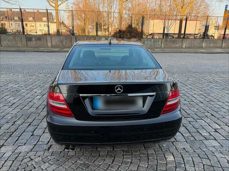 Gebraucht Mercedes C180 156 PS (114 kW) 2012 Schwarz Limousine