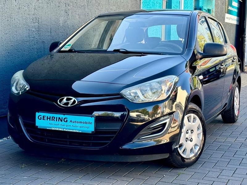 Schwarz Gebraucht 2014 Hyundai i20 Limousine | 3.490 € (Guter Preis) - Bild 1/4