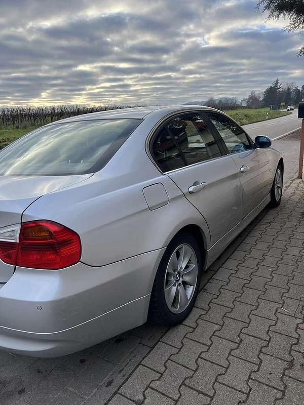 Gebraucht BMW 325 218 PS (160 kW) 2005 Silber Limousine