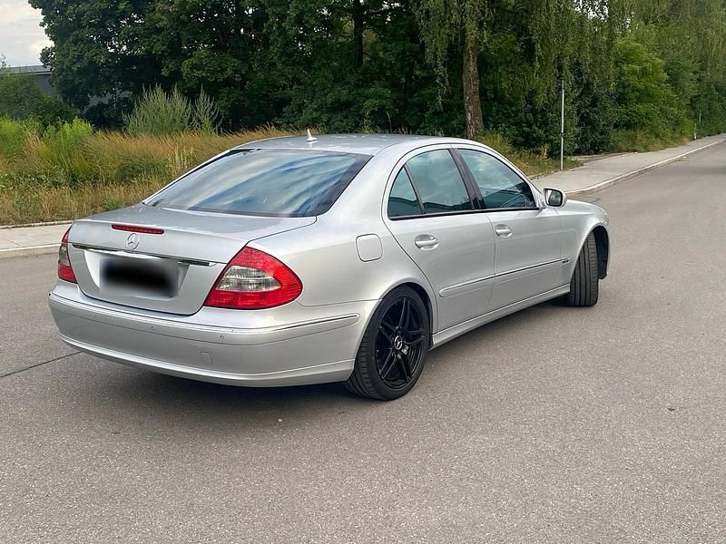 Gebraucht Mercedes E280 194 PS (142 kW) 2006 Silber Limousine