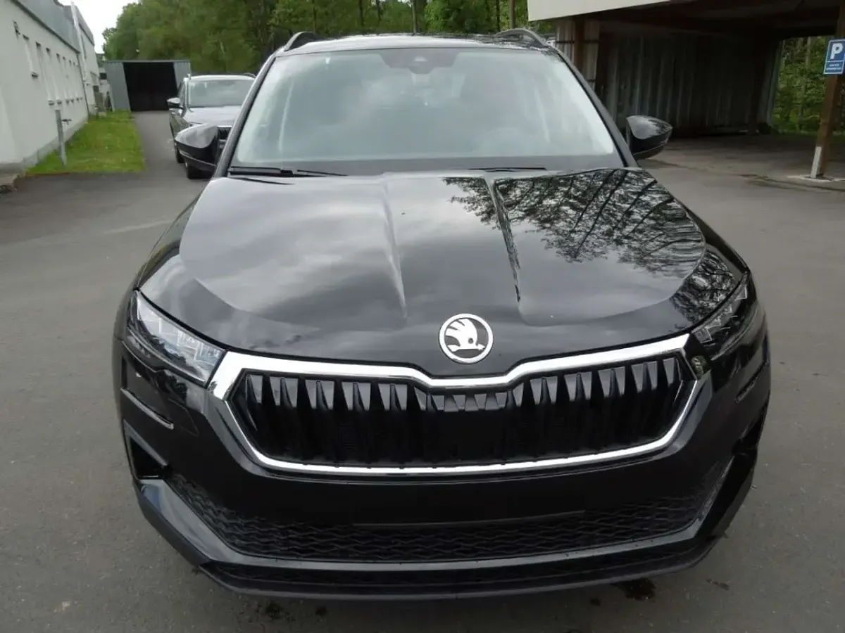 Neu Skoda Karoq Selection 150 PS (110 kW) 2026 Blackmagicperleffekt SUV