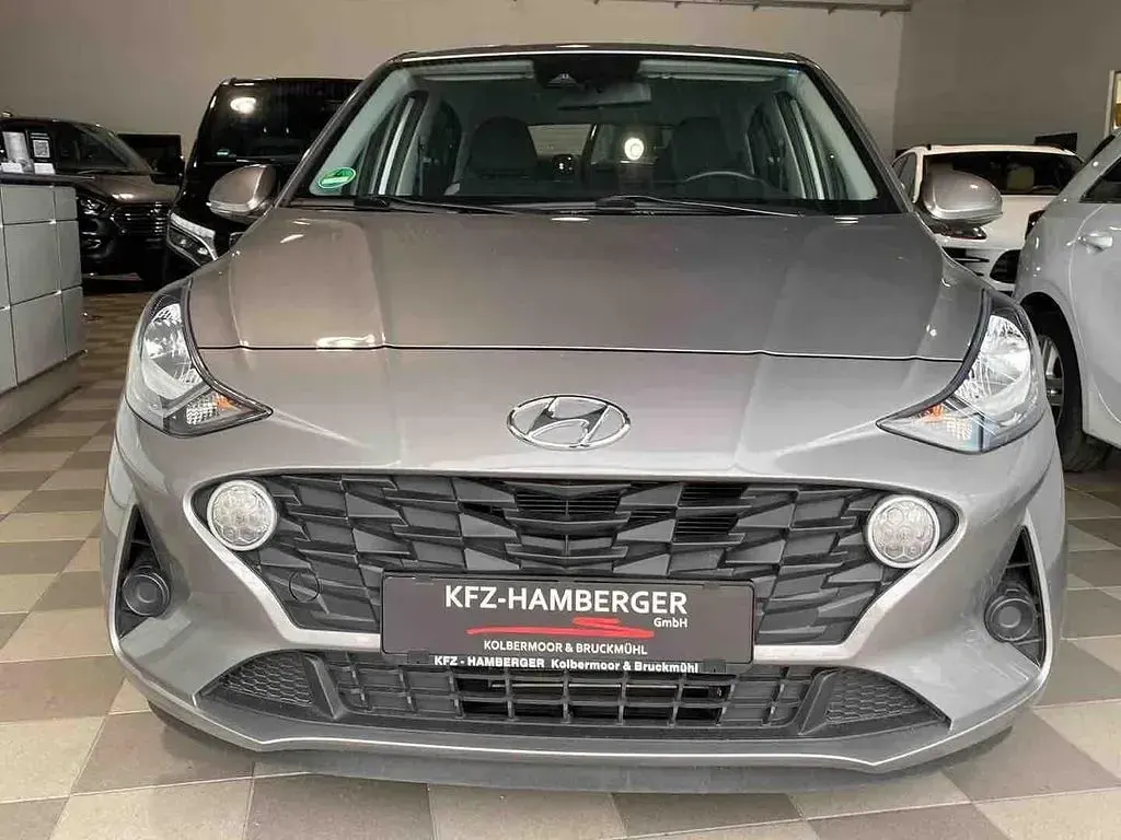 Gebraucht Hyundai i10 Trend 67 PS (49 kW) 2023 Grau Kleinwagen