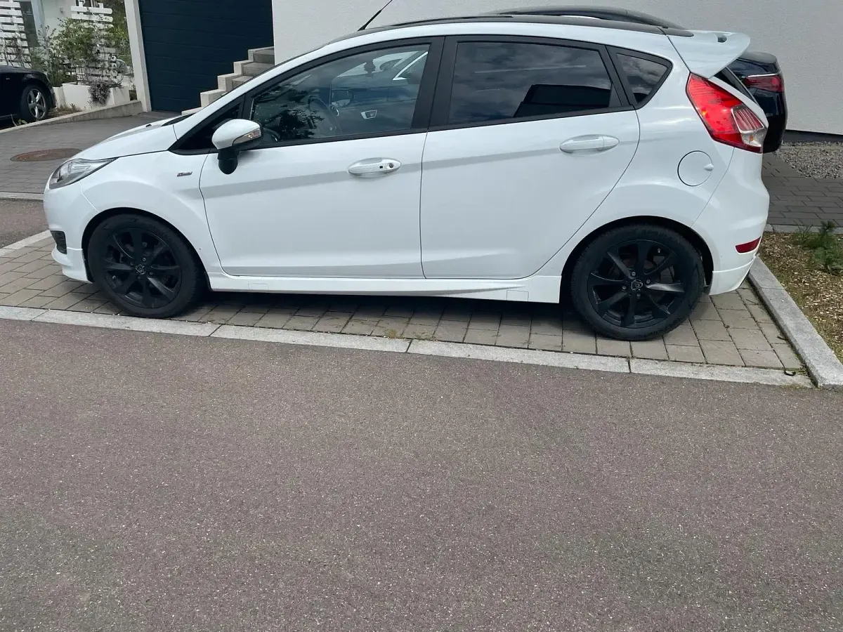 Używany Ford Fiesta ST 101 KM (74 kW) 2016 Biały Hatchback