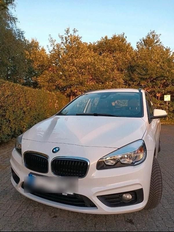Weiß Gebraucht 2017 BMW 216 Gran Tourer Advantage Van / Kleinbus | 13.700 € (Fairer Preis) - Bild 1/4