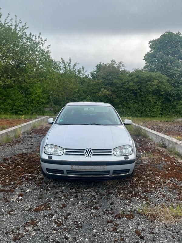 Silber Gebraucht 2000 VW Golf IV Limousine | 1.000 € (Guter Preis) - Bild 1/4