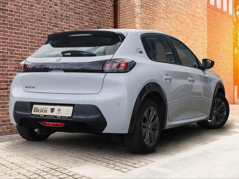 Gebraucht Peugeot 208 Active 100 kW (136 PS) 2022 Weiß Kleinwagen